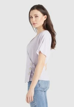 Khujo Blouses à Manches Courtes Chemisier Giovanna Femme Lilas -Magasin de vêtements Khujo pas cher d74242d8772519b534291297fdbb2a2c